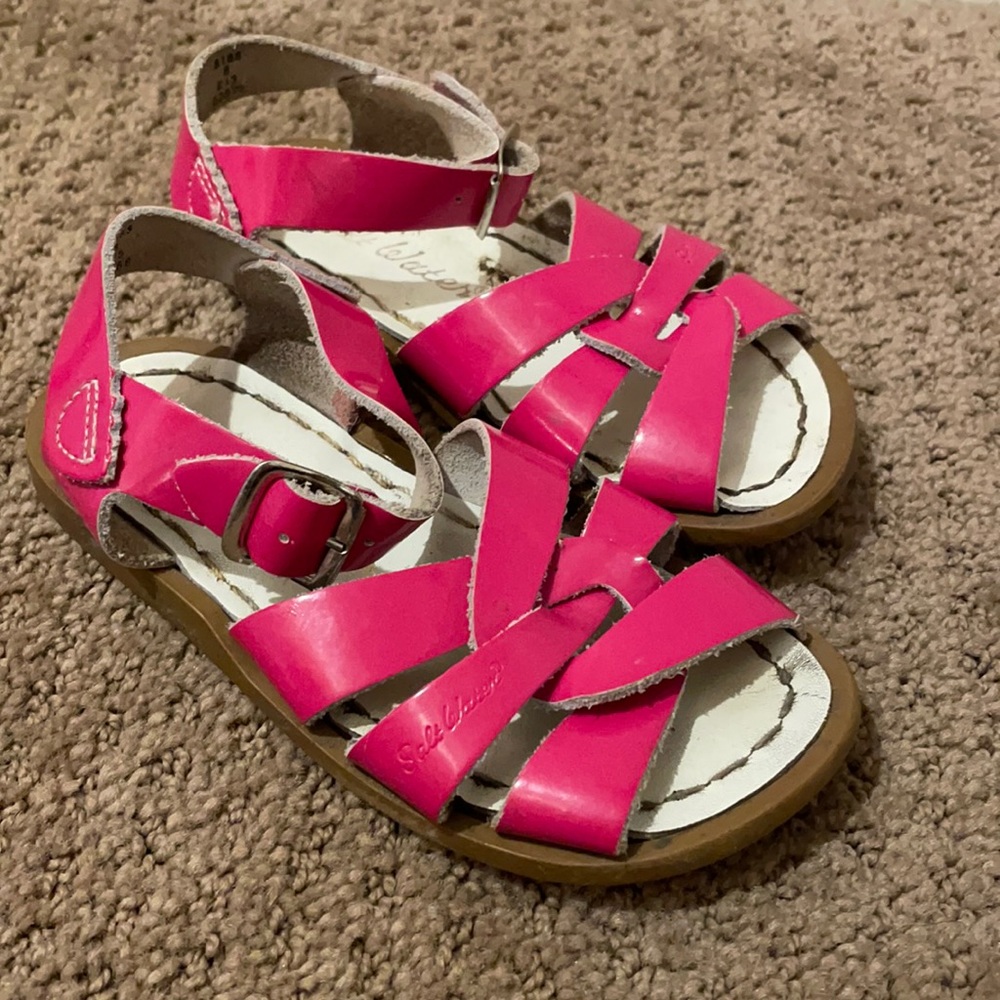 Sz 8 Salt Water sandals
